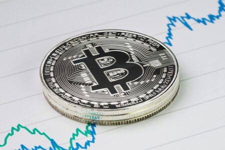 بیت کوین وارد کانال ۶۲ هزار دلار شد