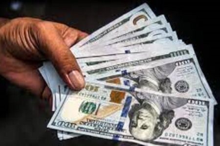 نوسان ناچیز نرخ ارز در اولین روز هفته؛ دلار ۲۶ هزار و ۹۴۰ تومان است