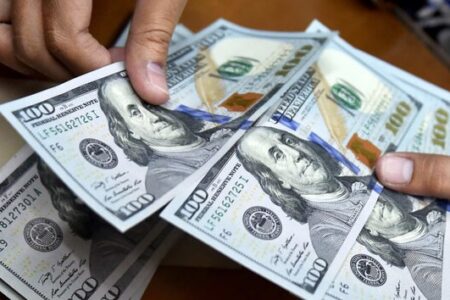 قیمت دلار ۹ آبان ۱۴۰۰ به ۲۶ هزار و ۷۷۱ تومان رسید