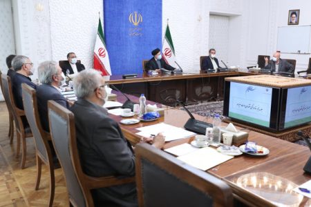 از فضاسازی‌ کاذب در قیمت ارز بانک مرکزی جلوگیری کند