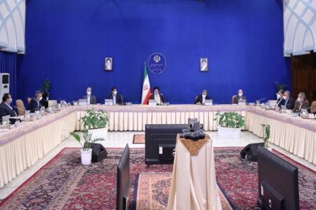 تدبیری شود تا نوسانات بورس باعث نگرانی مردم و سرمایه‌گذاران خرد نشود