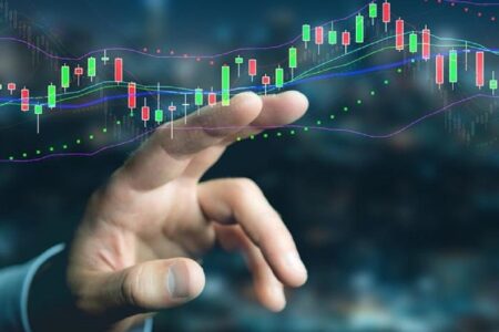 منابع صندوق توسعه ملی نباید صرف حمایت از سهم‌های خاص شود