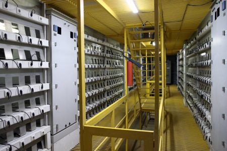 استخراج کنندگان غیرمجاز رمز ارز دچار قطع کامل برق می شوند