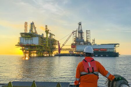 بررسی تحولات بازار نفت /افزایش قیمت ها در بحبوحه افزایش بیشتر قیمت های انرژی