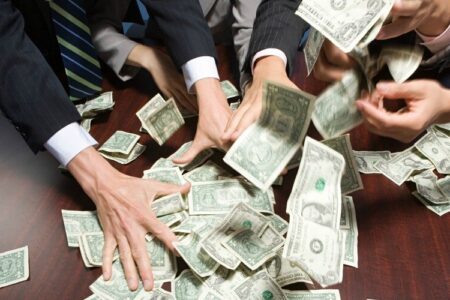 ثروت بادآورده؛ مخلوق نظام دستوری