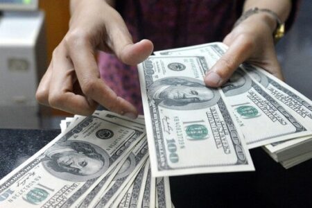 قیمت دلار ۱۲ آبان ۱۴۰۰ به ۲۶ هزار و ۹۰۳ تومان رسید