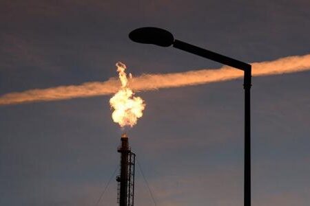 کاهش قیمت نفت به زیر ۸۰ دلار