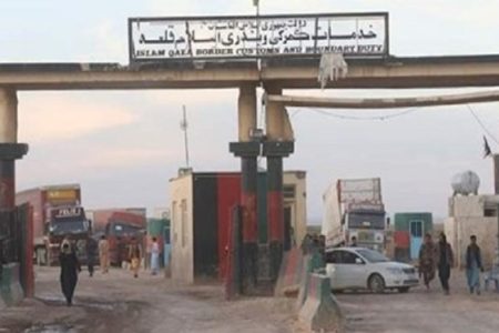 فعالیت گمرک ایران و افغانستان شبانه روزی شد