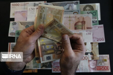 کاهش نرخ رسمی ۲۸ ارز