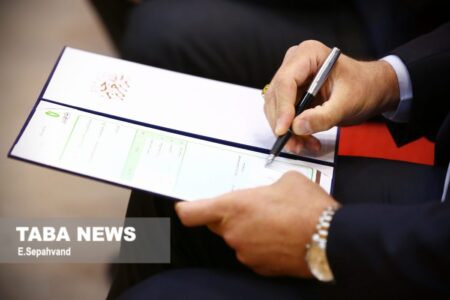 توافق‌نامه همکاری‌ ۵ ساله مناطق نفت‌خیز جنوب و ملی حفاری امضا شد