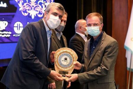 مدیرعامل بانک دی نشان عالی مدیر سال ۱۴۰۰ را دریافت کرد
