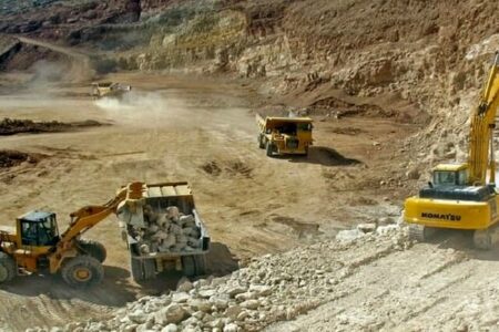 بازگشت معدن سنگ آهن ققنوس یک خواف به چرخه تولید/ کارگران مشغول کار می‌شوند