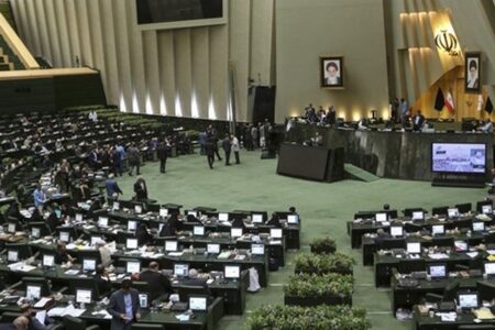 جلسه علنی آغاز شد/ بررسی طرح توسعه زنجیره فولاد در دستور کار مجلس