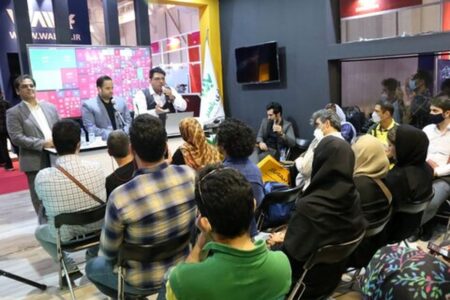 برگزاری کارگاه‌های آموزشی در غرفه گروه فولاد مبارکه