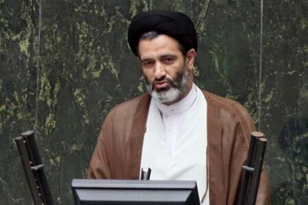 کار به کاردان سپرده شود