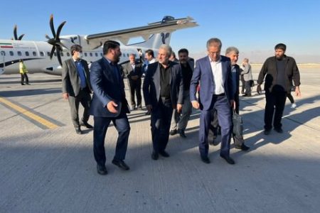 وزیر صمت برای افتتاح چهار طرح معدنی و صنعتی وارد یزد شد