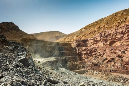 چاره ای جز فرآوری ذخایر معدنی نداریم