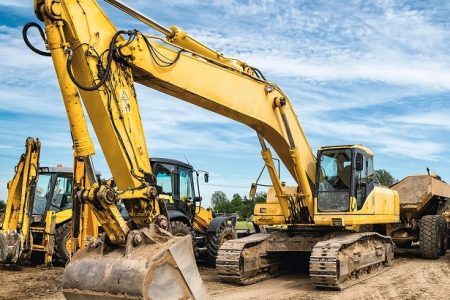 سهل آبادی رییس خانه صمت ایران تاکید کرد: لزوم تامین نیاز کشور به ماشین‌آلات معدنی و راه‌سازی از طریق واردات