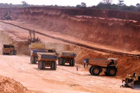 هاشمی استاندار سمنان: تأمین آب برای معادن در دستور کار است