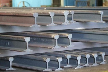 ۵۰۰ تن ریل قطار شهری تولید شده در ذوب‌ آهن اصفهان به مشهد رسید