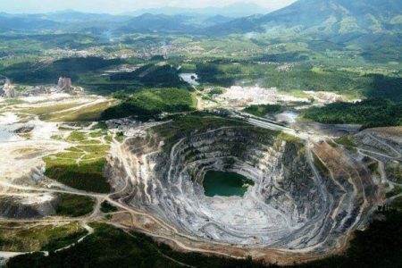 حفظ محیط زیست در بهره برداری از معادن مورد توجه قرار گیرد