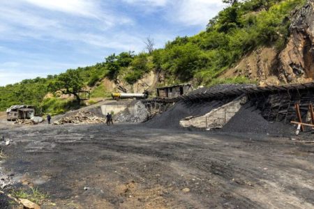 عدم عدالت در پرداخت حقوق، مهم ترین مشکلات کارگران معادن زغالسنگ کوهبنان