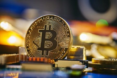 صعود قیمت بیت‌کوین به کانال ۱۸۰ هزار دلاری