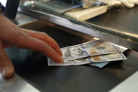 نرخ دلار امروز در مرکز مبادله ارزی کاهشی شد