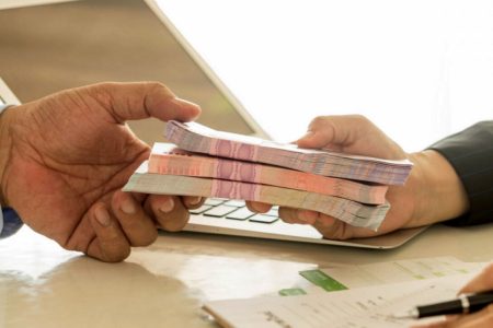 بلوکه کردن وام بانکی غیرقانونی است