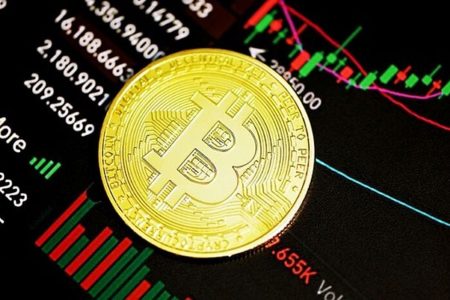 چرا قیمت بیت‌کوین در محدوده معاملاتی باریکی نوسان دارد؟