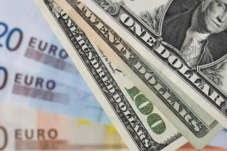 افزایش اندک قیمت دلار و یورو در مرکز مبادله ارزی
