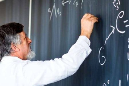 فرهنگیان بازنشسته در سال ۱۴۰۲ منتظر پاداش پایان خدمت نباشند