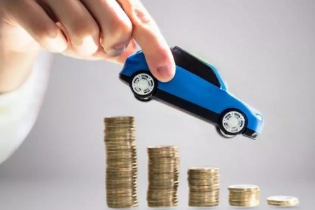 چه آینده‌ای در انتظار قیمت خودرو است؟