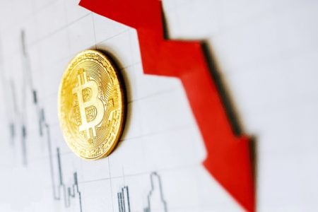 سقوط قیمت بیت‌کوین از رکورد تاریخی
