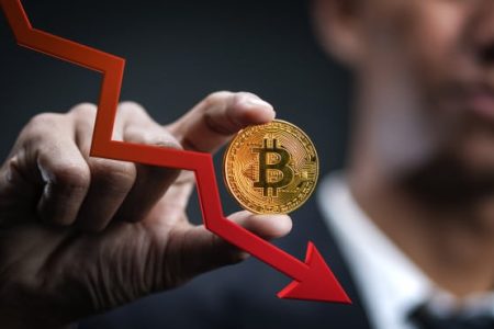 سقوط سنگین قیمت بیت‌کوین به زیر ۶۰ هزار دلار