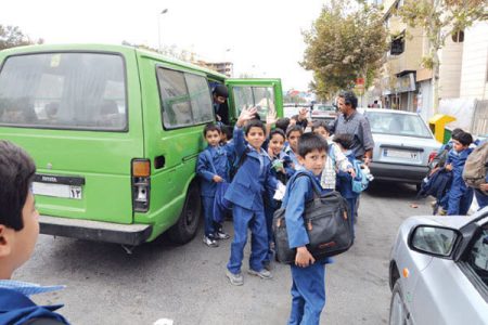 والدین متقاضی سرویس مدارس بخوانند