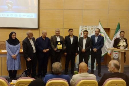 تجلیل از مدیر گروه توسعه همکارهای صنعت، معدن، ورزش