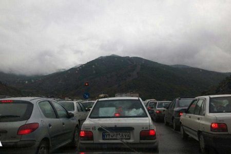 ترافیک سنگین در چالوس و هراز؛ بارش باران و مه‌گرفتگی در راه‌های شمالی