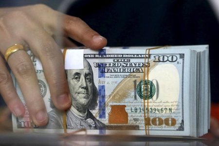 قیمت دلار در تله دلالان؛ مقاومت بازار ارز در مرز روانی