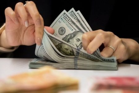 دلار نامتقارن؛ چرا قیمت‌ها با کاهش نرخ ارز کم نمی‌شود؟