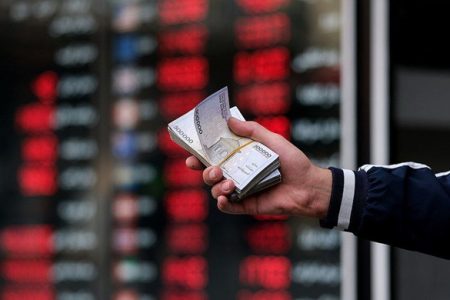 چرا قیمت دلار در ایران همیشه ناآرام است؟