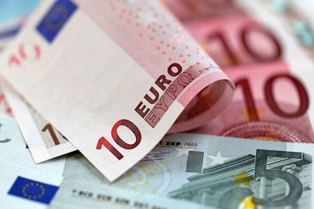 امروز در بازار ارز تجاری؛ ریزش قیمت دلار و صعود نرخ یورو