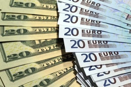 امروز در بازار ارز تجاری؛ قیمت دلار صعودی و یورو نزولی شد
