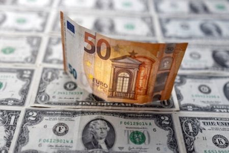 امروز (۸ شهریور) قیمت دلار در بازار ارز تجاری چند؟
