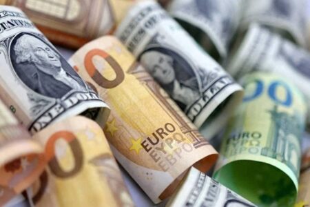 قیمت دلار در بازار ارز تجاری نزولی شد؛ یورو چقدر ارزان شد؟