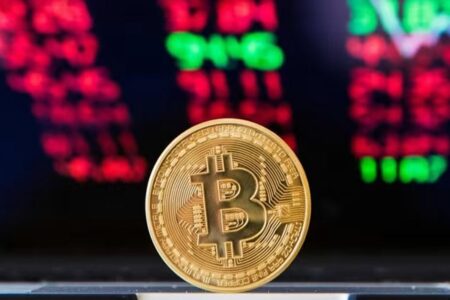 خطر شاخص‌های جهانی؛ مسیر متفاوت BTC از S&P یا تکرار بحران مالی؟