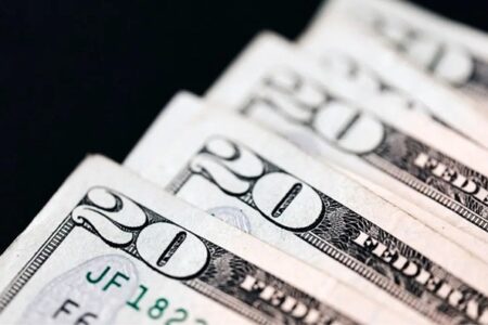 امروز ۳مهر در بازار ارز؛ حرکت دلار به مرز ۱۰۸ هزار تومان