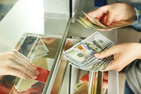 مسافران خارجی بخوانند؛ قیمت دلار مسافرتی گران شد+نرخ جدید