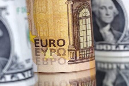 قیمت دلار و یورو در بازار ارز تجاری چقدر ارزان شدند؟