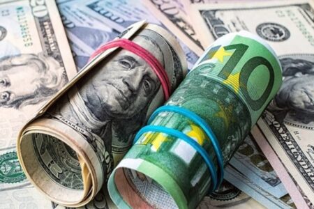 امروز در بازار ارز تجاری؛ قیمت دلار صعودی و یورو نزولی شد
